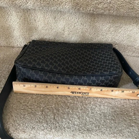 Tommy Hilfiger 9 1/2”x7” black handbag purse - Picture 8 of 10